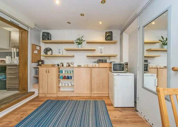 Alojamento de Acomodação e Pequeno-almoço Karat Ii